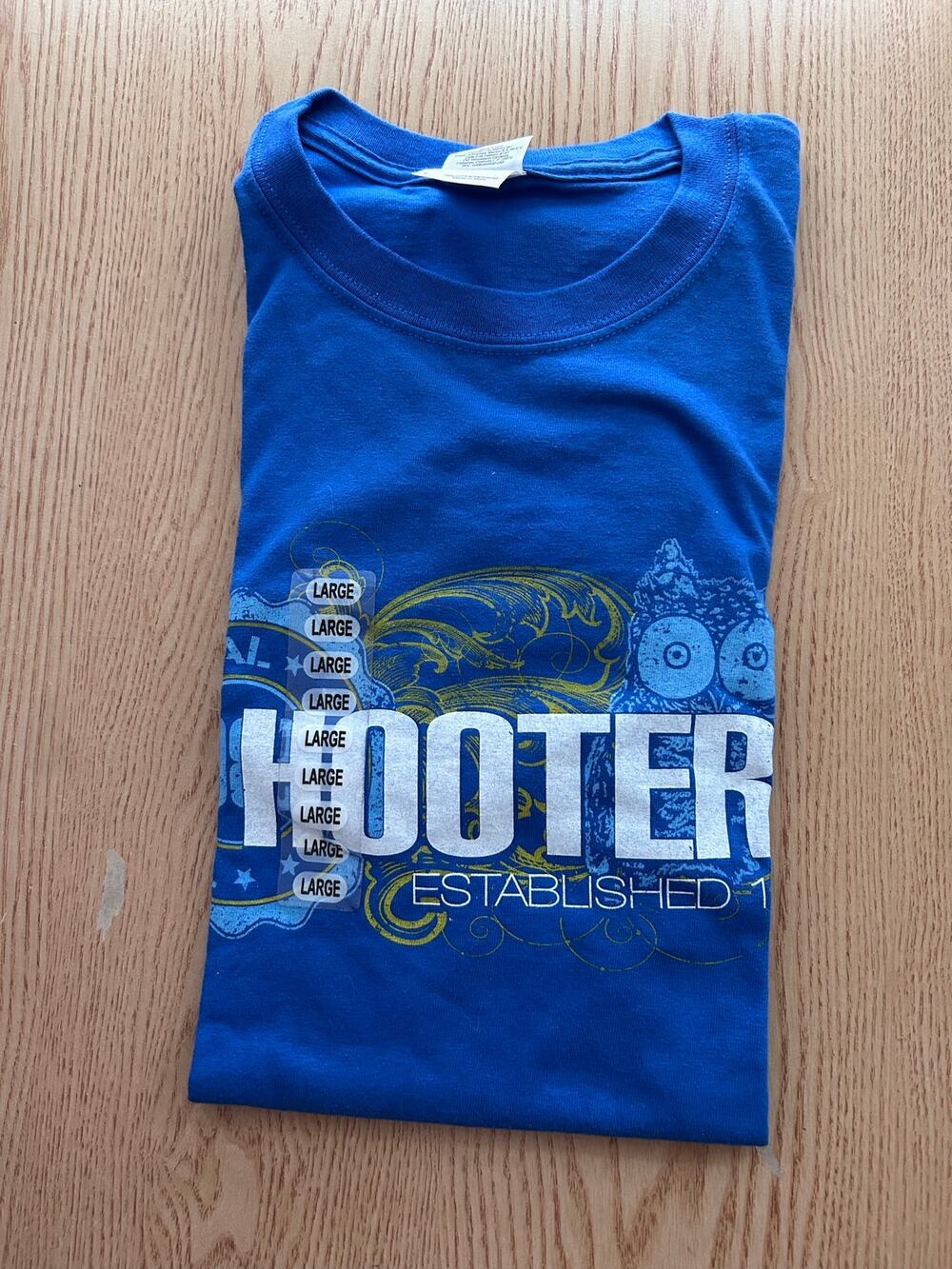 New Mens Vintage The Original 1983 Hooters T-shirt Cotton Darker Blue Size Large